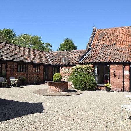 At The Farmhouse Hunters Hall Dereham Exterior foto