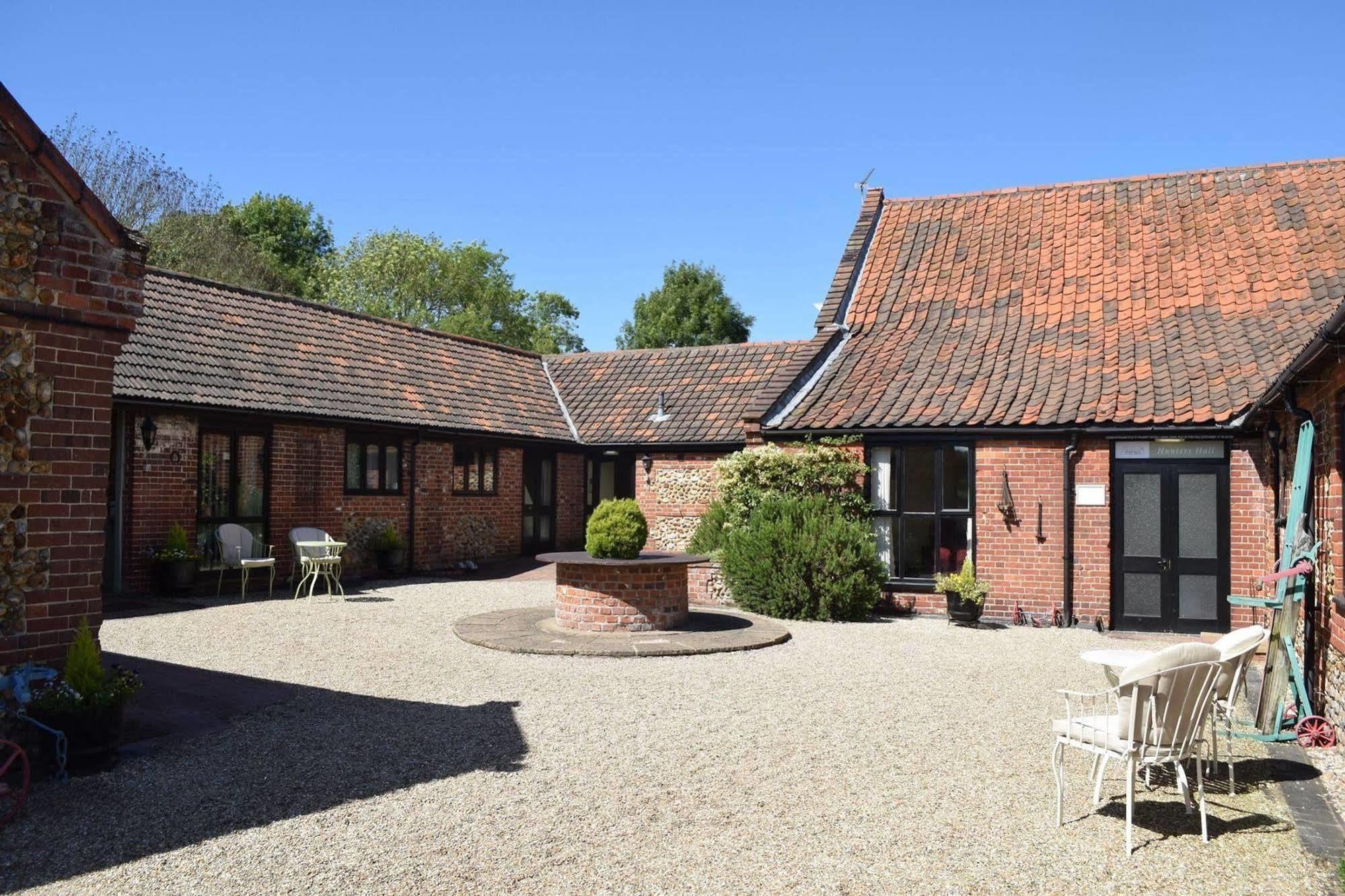 At The Farmhouse Hunters Hall Dereham Exterior foto