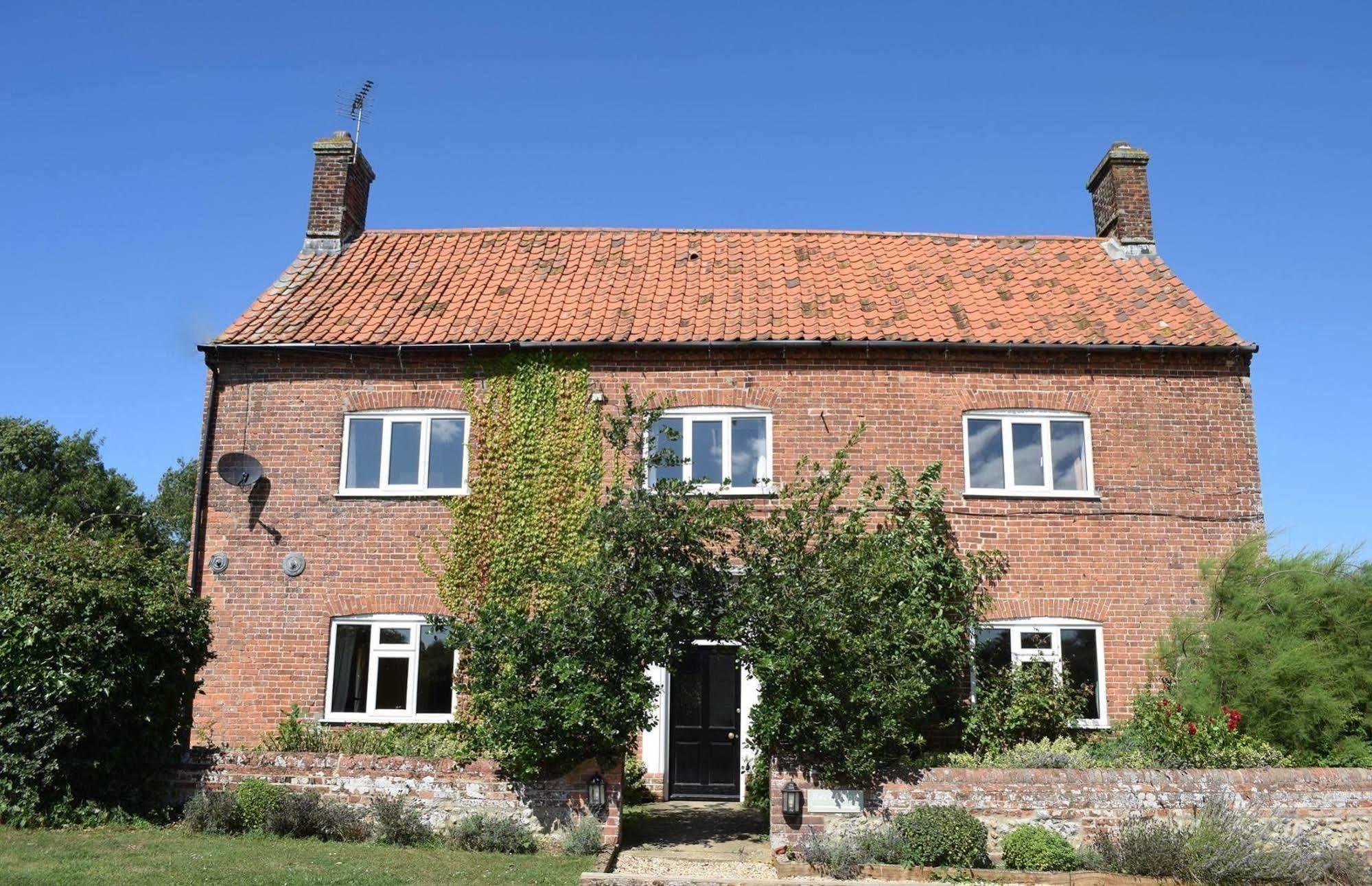 At The Farmhouse Hunters Hall Dereham Exterior foto
